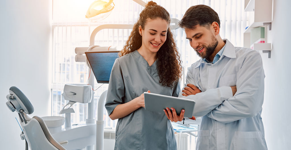Schéma en réseau de cinq méthodes pour trouver un dentiste de garde : téléphone, internet, pharmacie, hôpital, dentiste